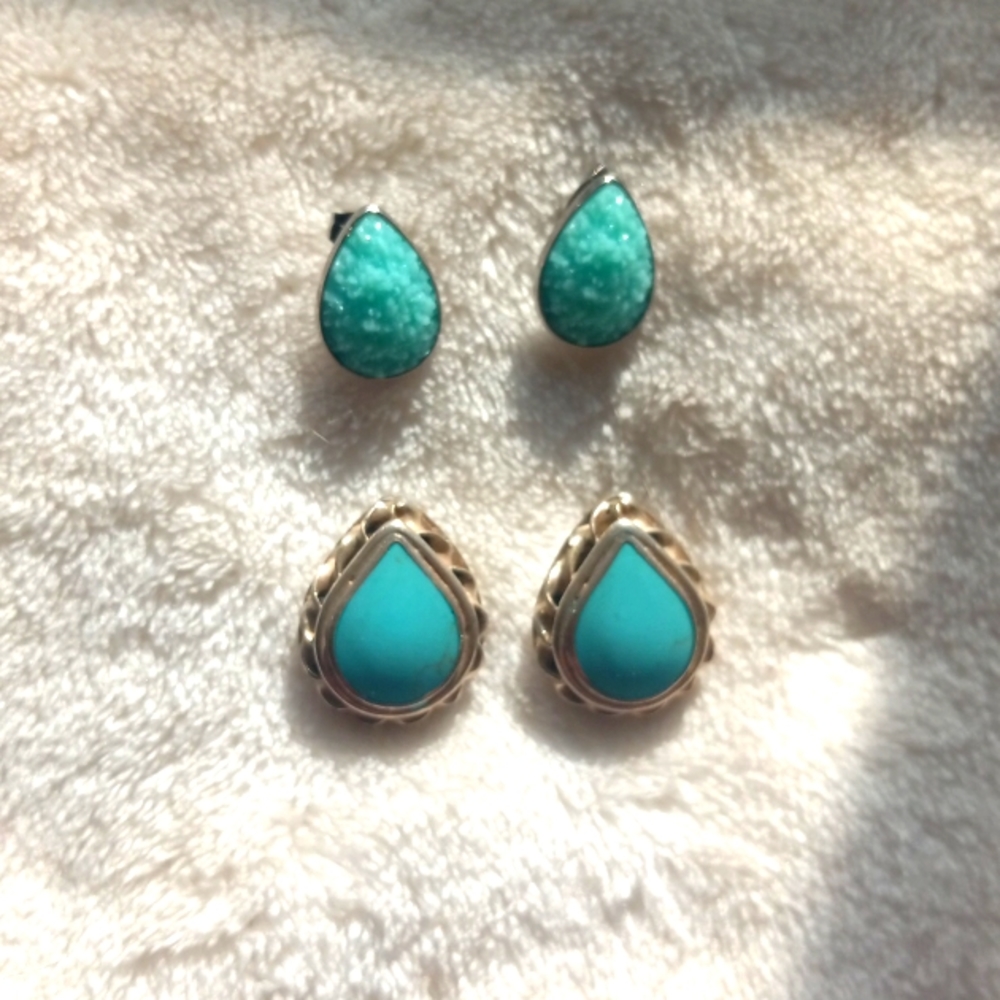 2 sets of Earings